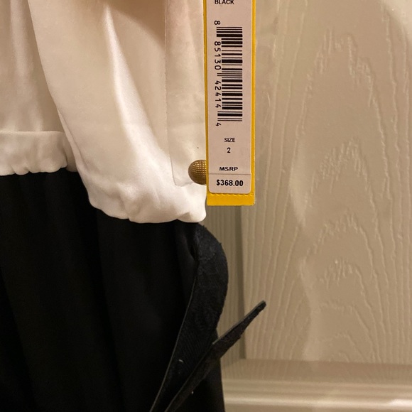 Alice + Olivia White Black Sleeveless Halter Dress - Picture 5 of 8